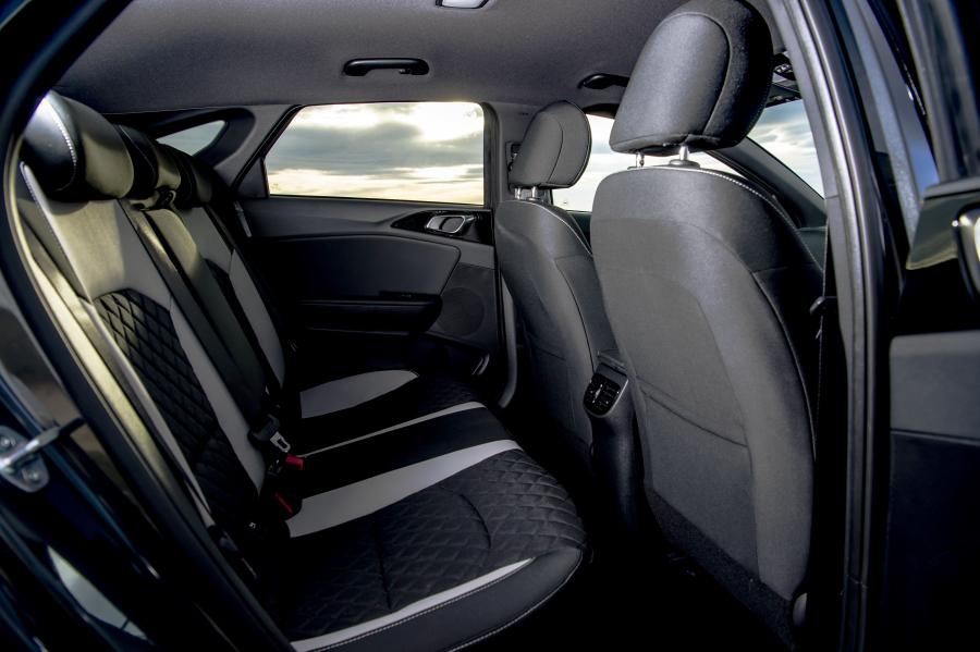 Интерьер Kia ProCeed GT Line 2019 года  (UK) (фото 17 из 40)